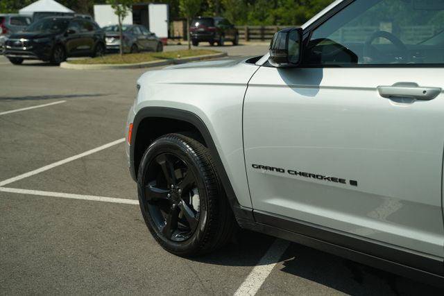Certified 2025 Jeep Grand Cherokee Limited w/ Luxury Tech Group II AWD/4WD image 44