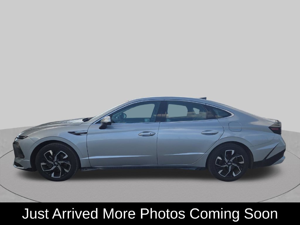 Used 2024 Hyundai Sonata SEL FWD image 2