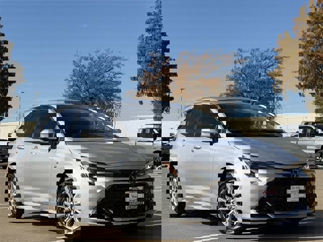 Used 2024 Toyota Corolla SE image 2