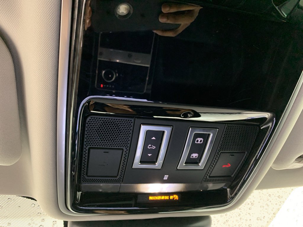 Used 2018 Land Rover Range Rover Velar S image 28