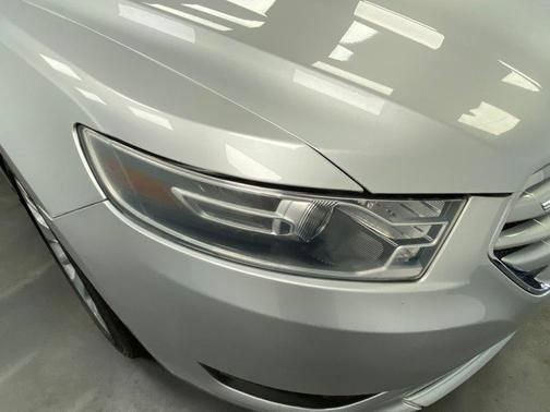 Used 2019 Ford Taurus Limited FWD image 9