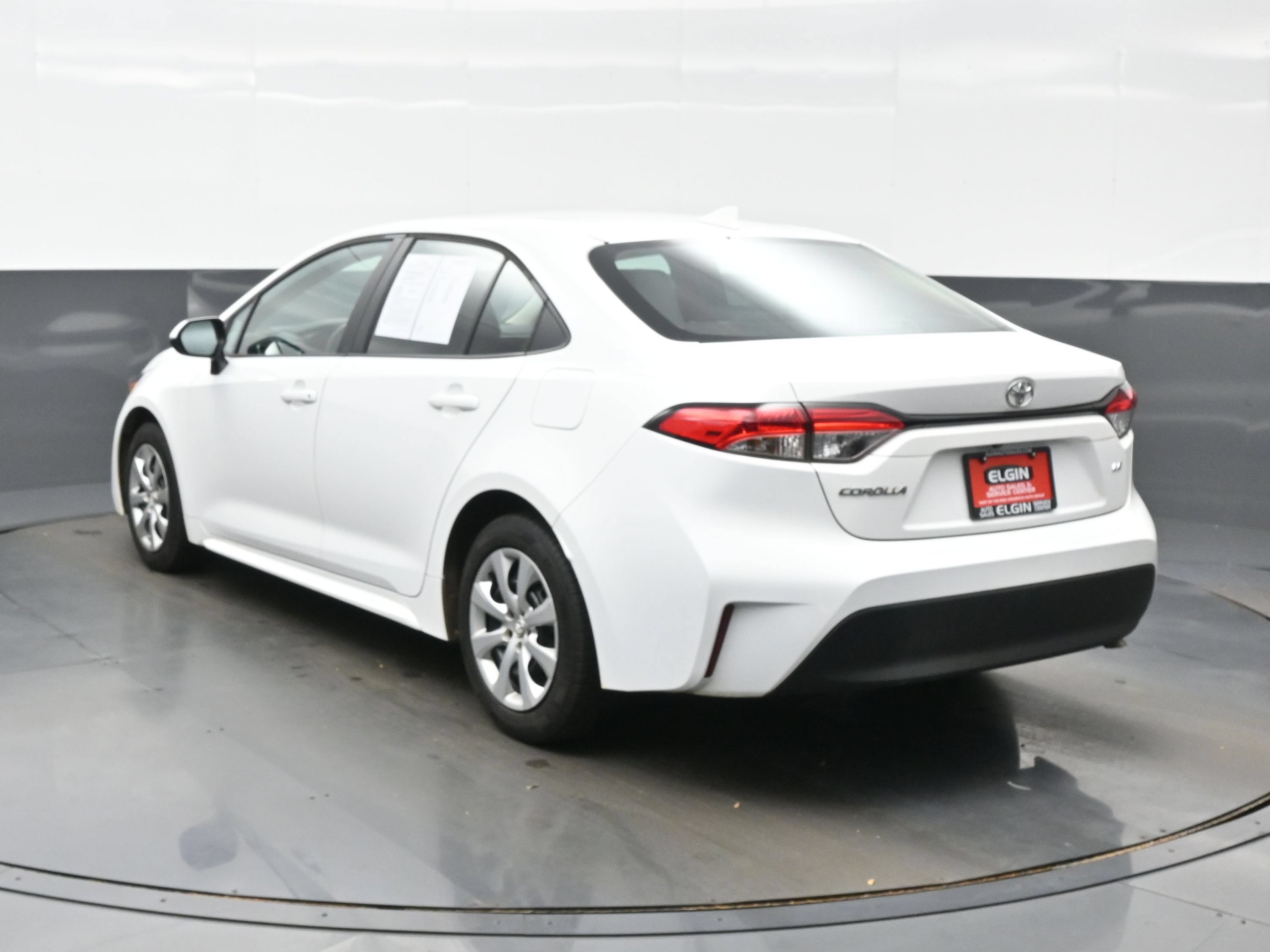 Used 2024 Toyota Corolla LE FWD image 4
