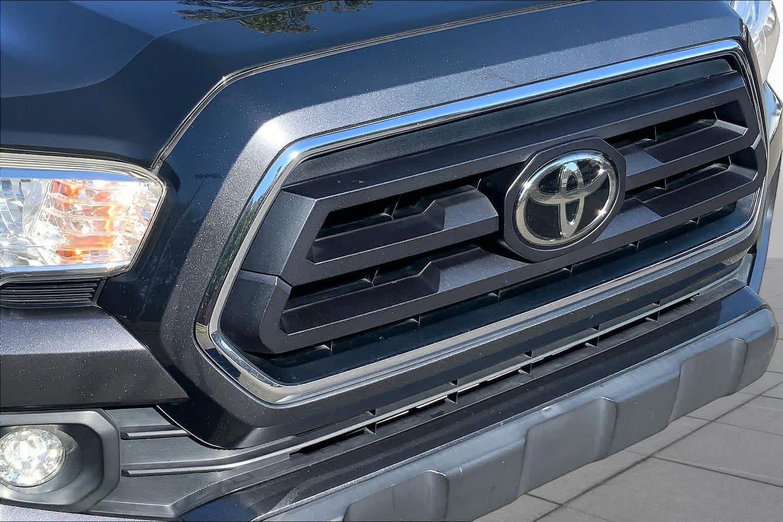 Used 2021 Toyota Tacoma SR5 RWD image 29