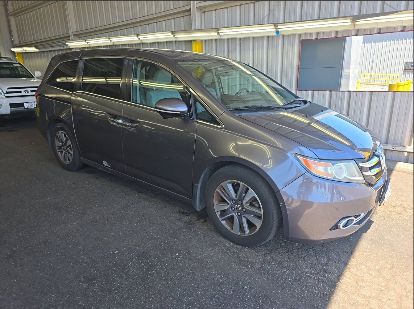 Used 2016 Honda Odyssey Touring image 3