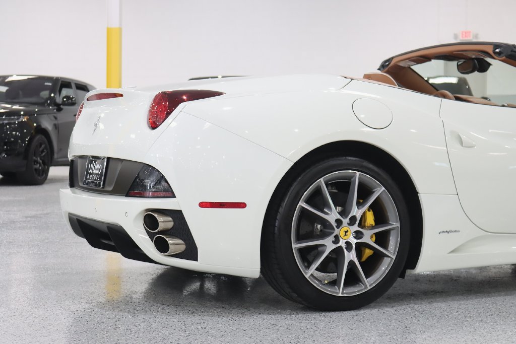 Used 2011 Ferrari California RWD image 12