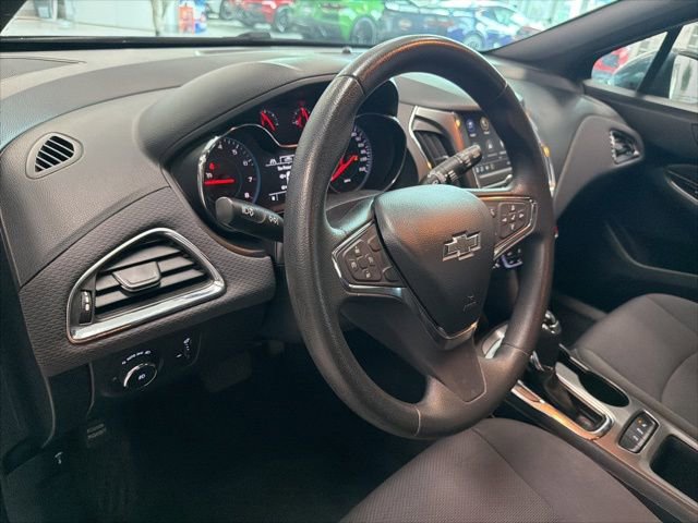 Used 2019 Chevrolet Cruze LT w/ LT True North Edition image 17