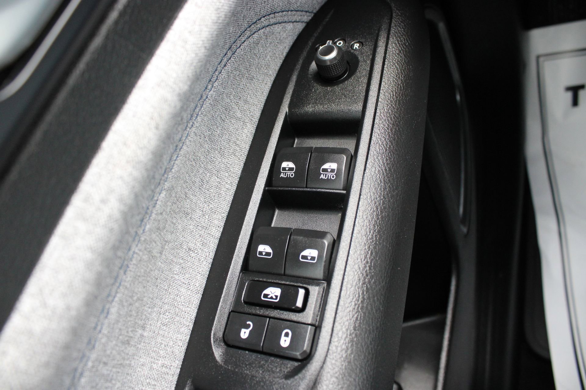 Used 2022 Jeep Compass Latitude w/ Convenience Group AWD/4WD image 23