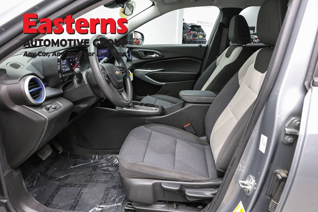 Used 2024 Chevrolet Trax LS FWD image 13
