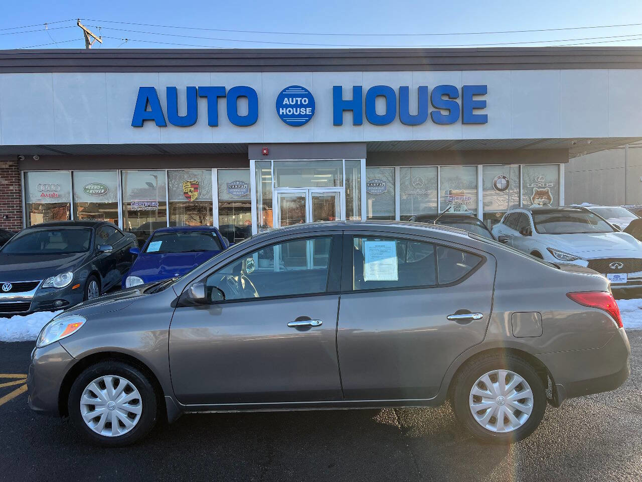 Used 2012 Nissan Versa SV image 8