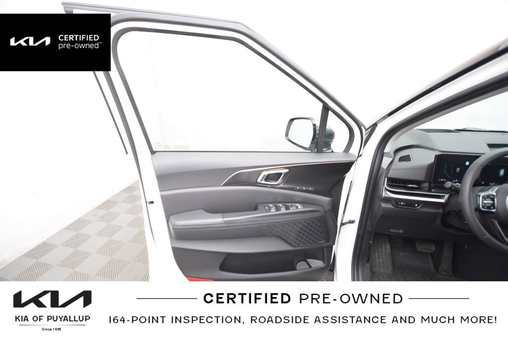 Certified 2025 Kia Carnival SX Prestige image 10