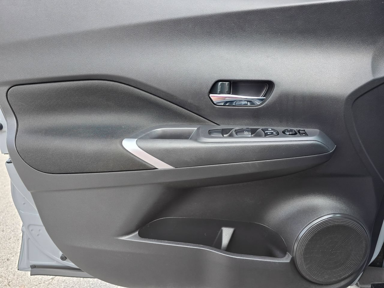 Used 2024 Nissan Kicks SV FWD image 13