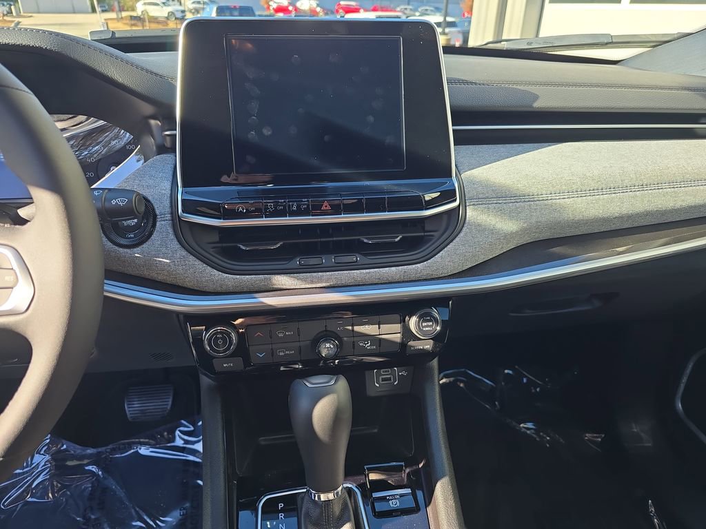 New 2026 Jeep Compass Latitude image 20