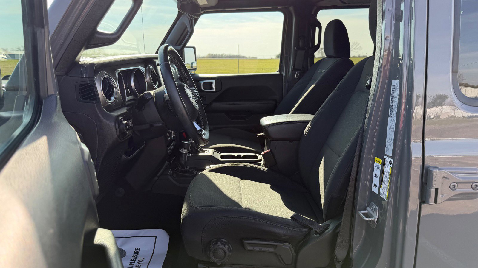 Used 2018 Jeep Wrangler Unlimited Sahara image 17