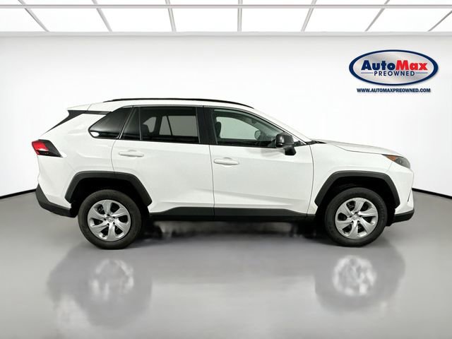Used 2021 Toyota RAV4 LE image 9