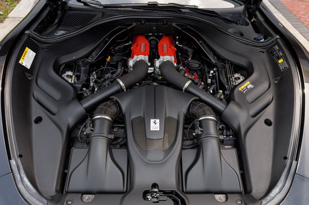 Used 2022 Ferrari Roma RWD image 12