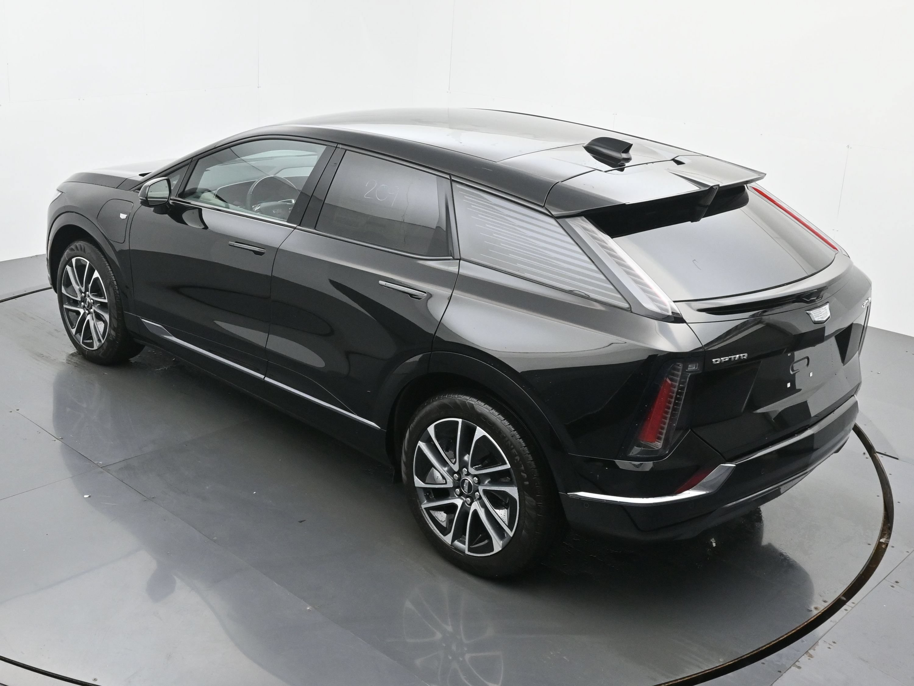 New 2026 Cadillac Optiq Sport 1 w/ LPO, Floor Liner Package AWD/4WD image 25