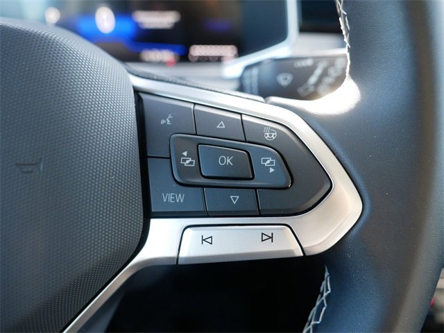 Certified 2025 Volkswagen Taos SE w/ Panoramic Sunroof Package image 26