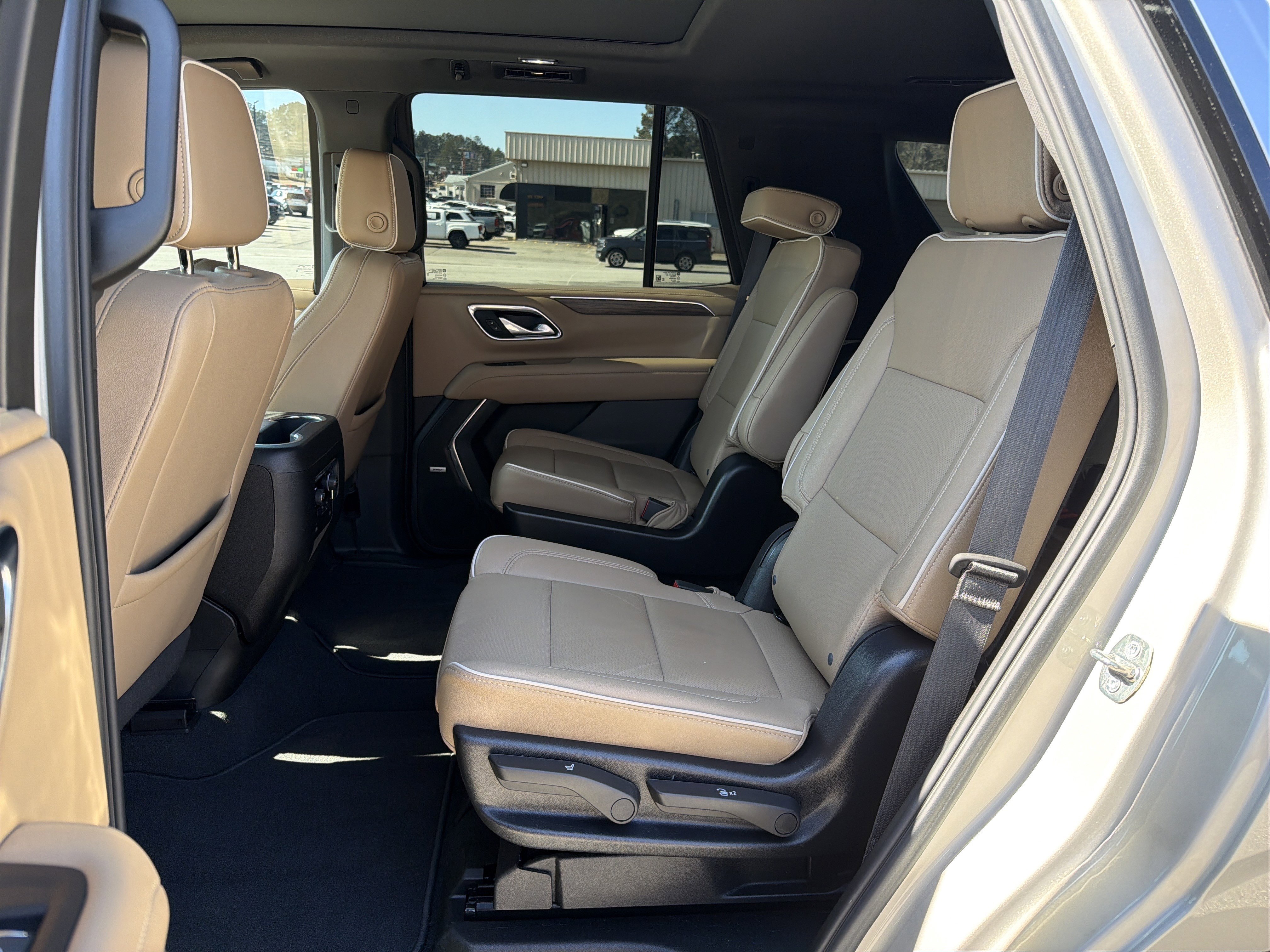 Used 2024 Chevrolet Tahoe Premier w/ Premium Package 2 image 25