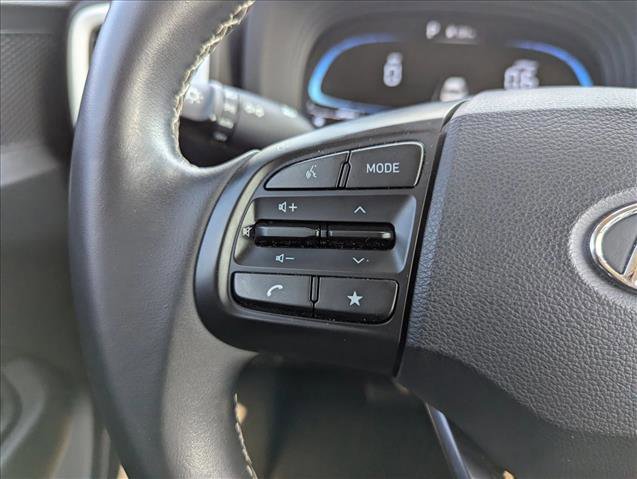 Used 2023 Hyundai Venue Limited image 12