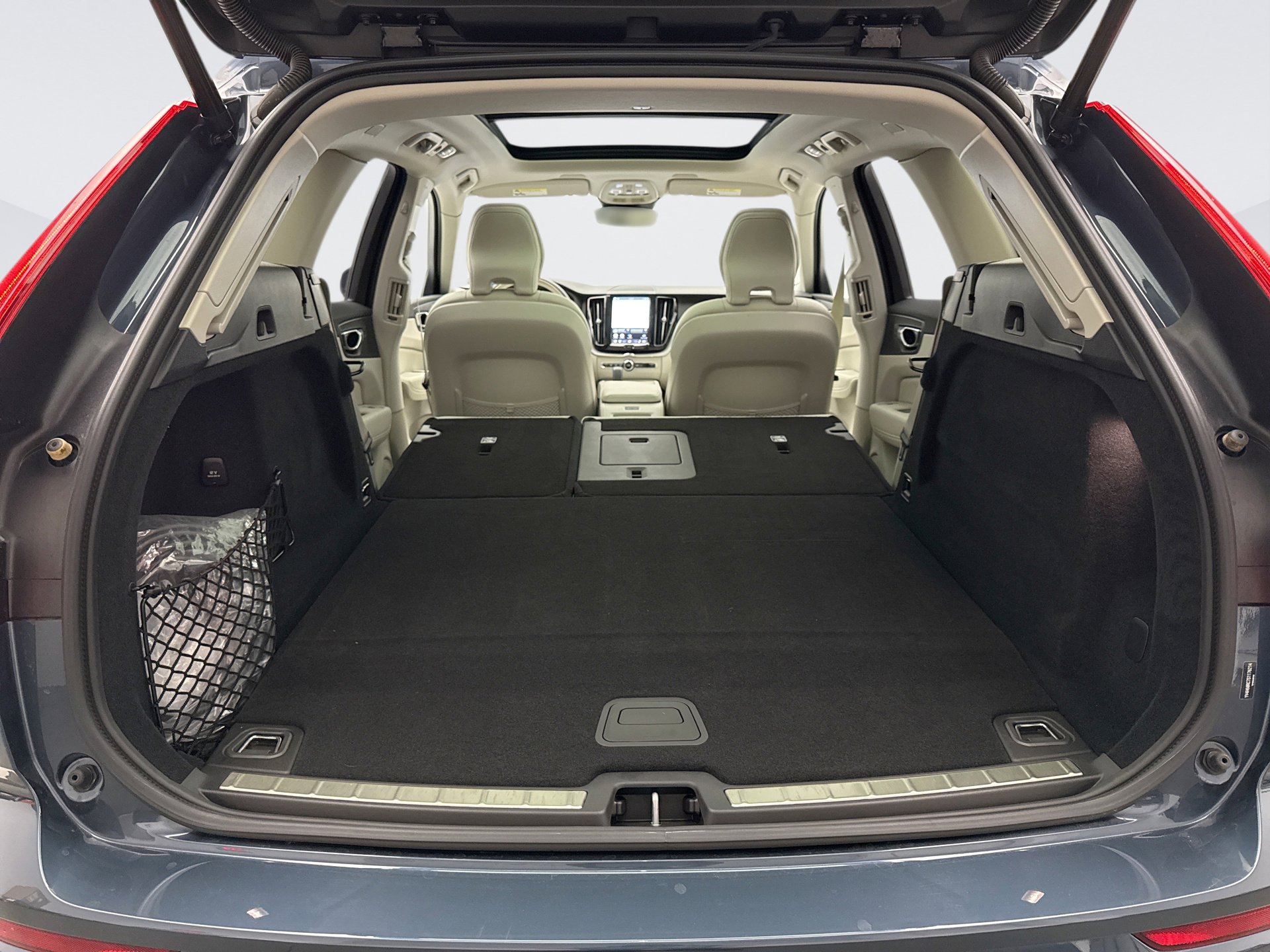 Used 2025 Volvo XC60 T8 Plus w/ Climate Package image 24