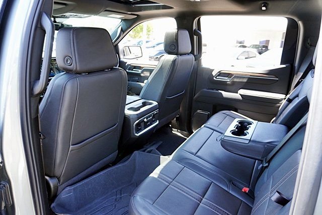 Used 2024 Chevrolet Silverado 1500 High Country w/ High Country Premium Package AWD/4WD image 27