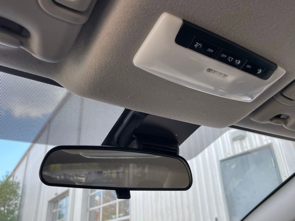 Used 2022 Nissan Versa SV image 21