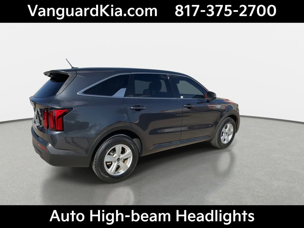 Certified 2023 Kia Sorento LX image 9