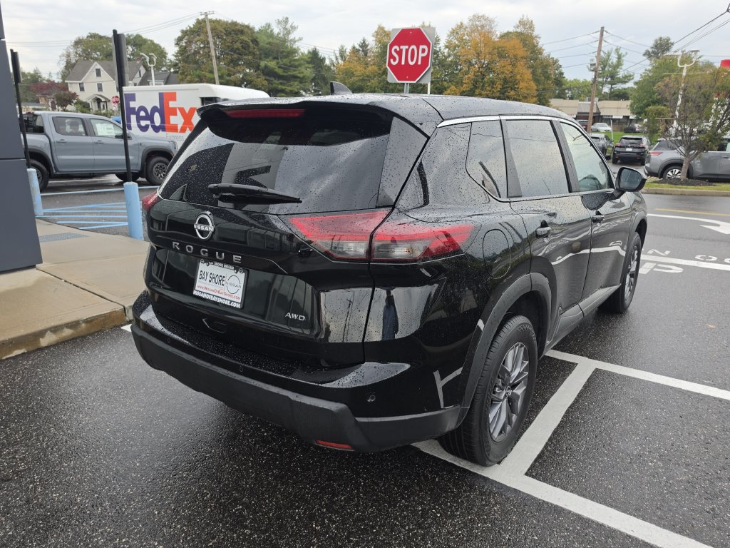 Certified 2026 Nissan Rogue SV AWD/4WD image 6