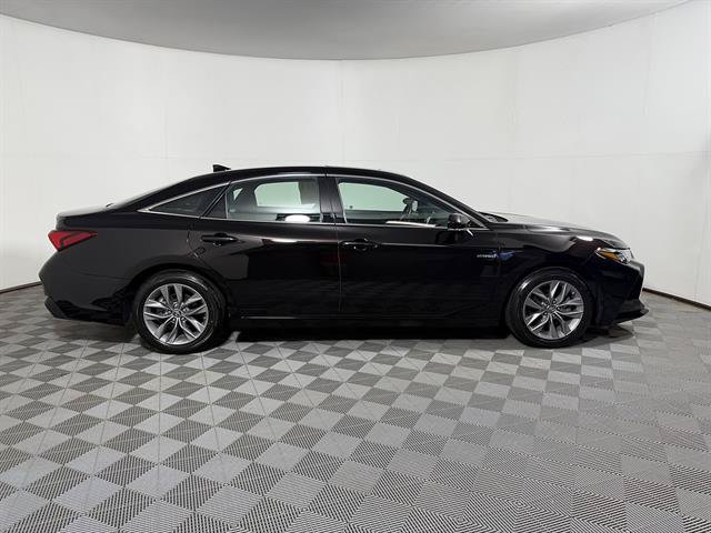 Used 2019 Toyota Avalon XLE w/ Moonroof Package FWD image 4
