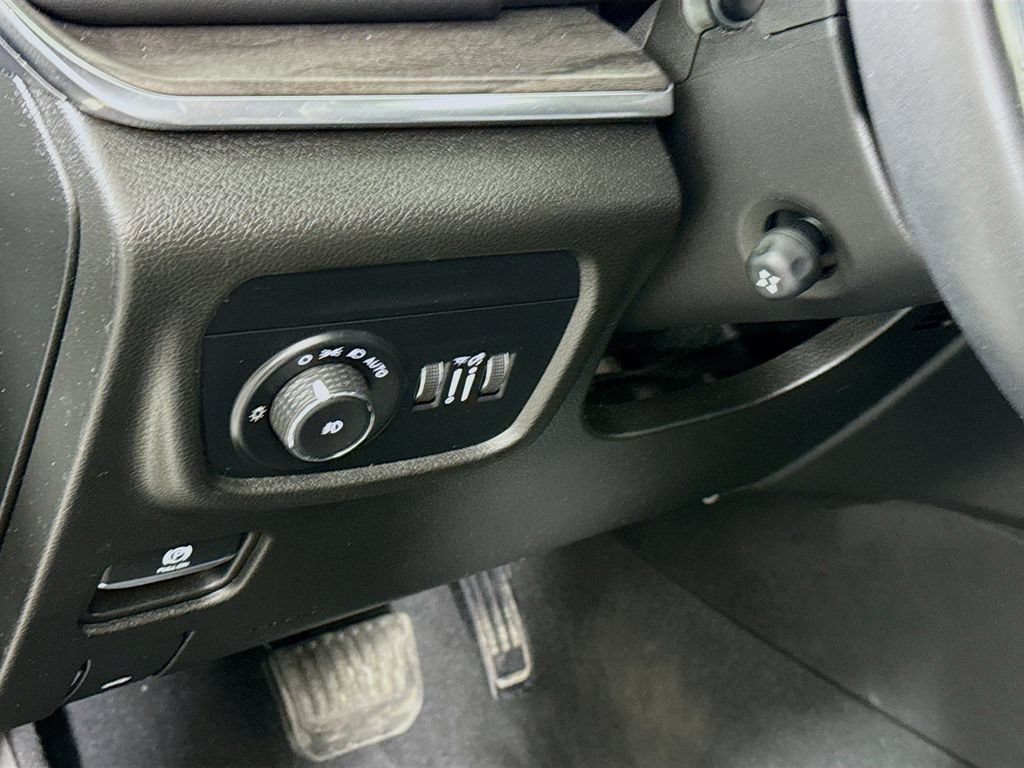 Used 2023 Jeep Grand Cherokee Overland w/ Adv Protech Group III AWD/4WD image 22