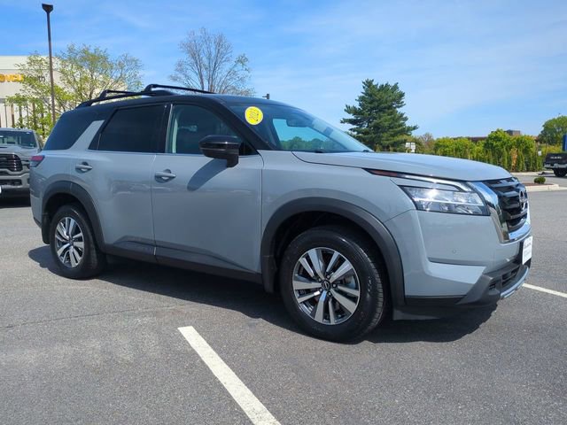 Used 2023 Nissan Pathfinder SL image 2
