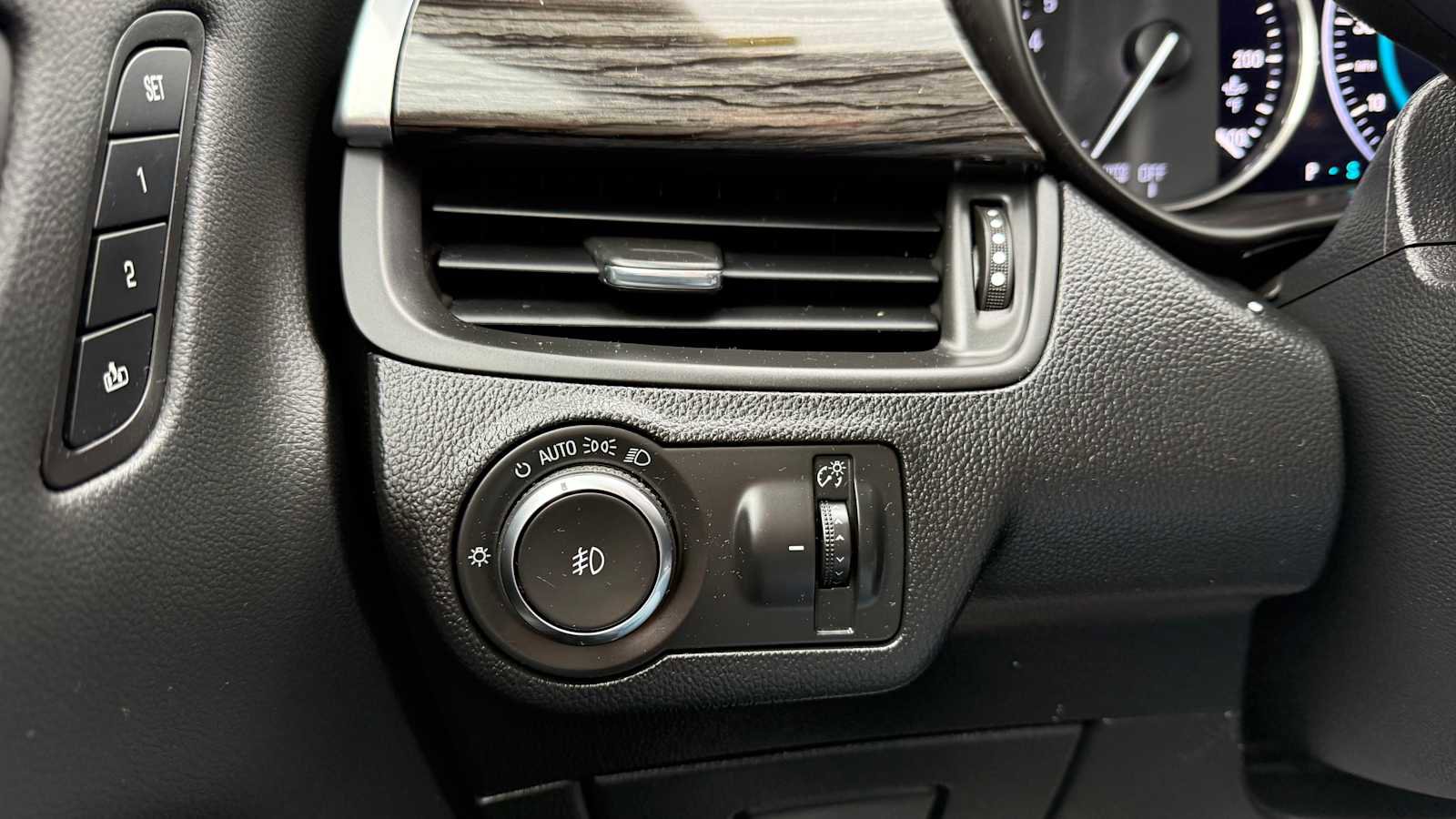 Used 2018 Buick Envision Premium image 14