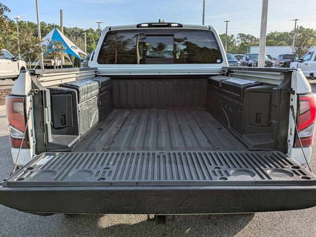 Used 2023 Nissan Titan PRO-4X AWD/4WD image 13