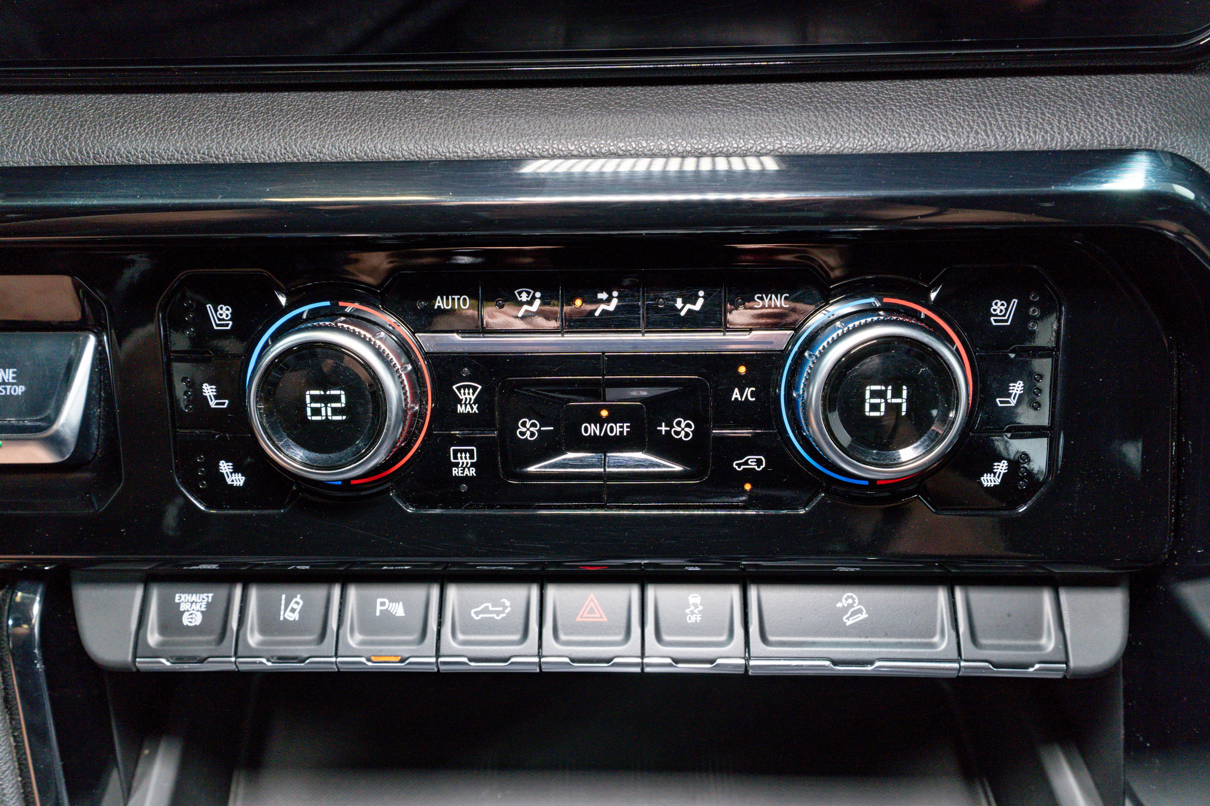 Used 2024 GMC Sierra 2500 AT4 w/ AT4 Preferred Package image 24