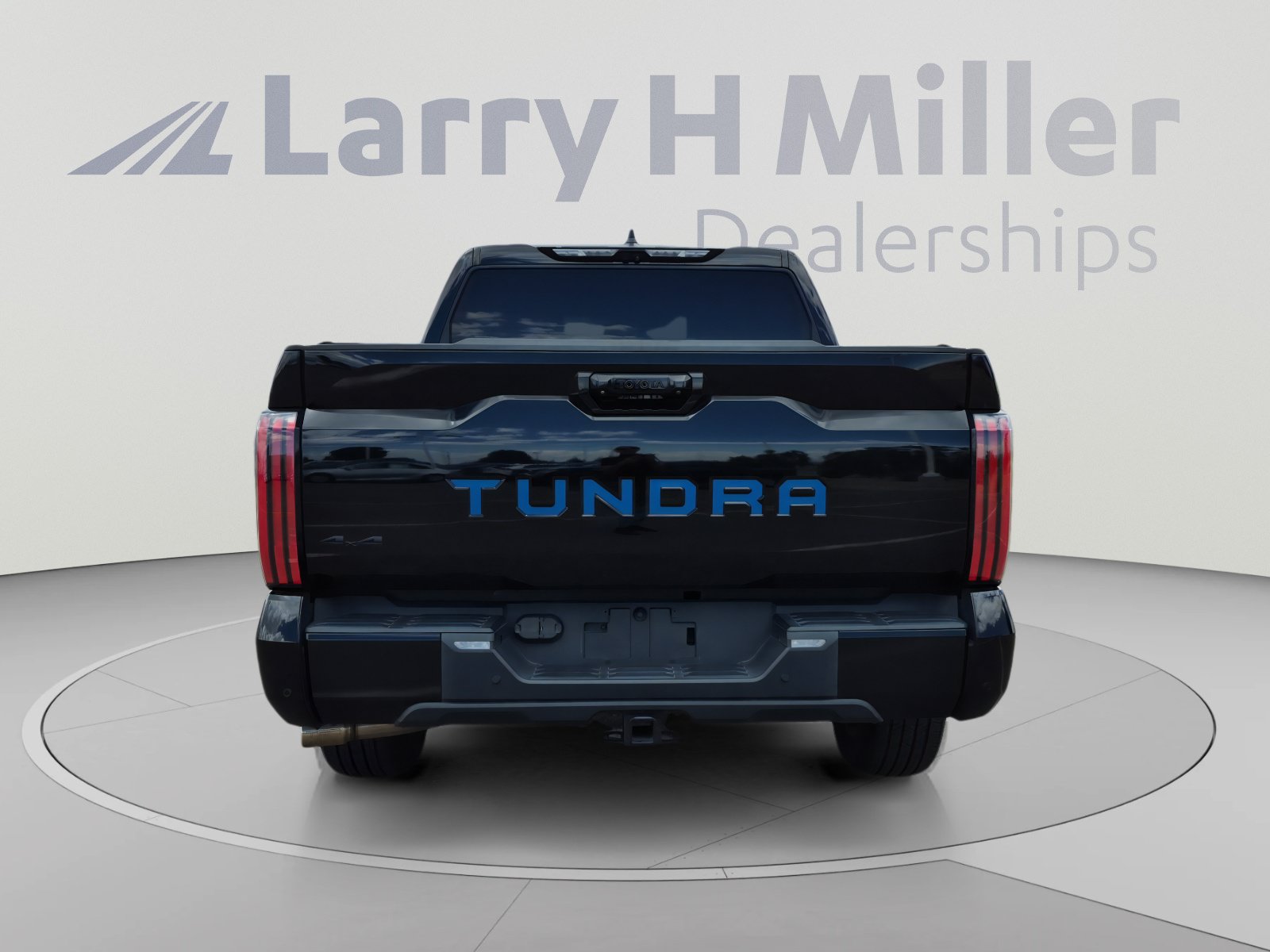 Used 2023 Toyota Tundra Platinum AWD/4WD image 4