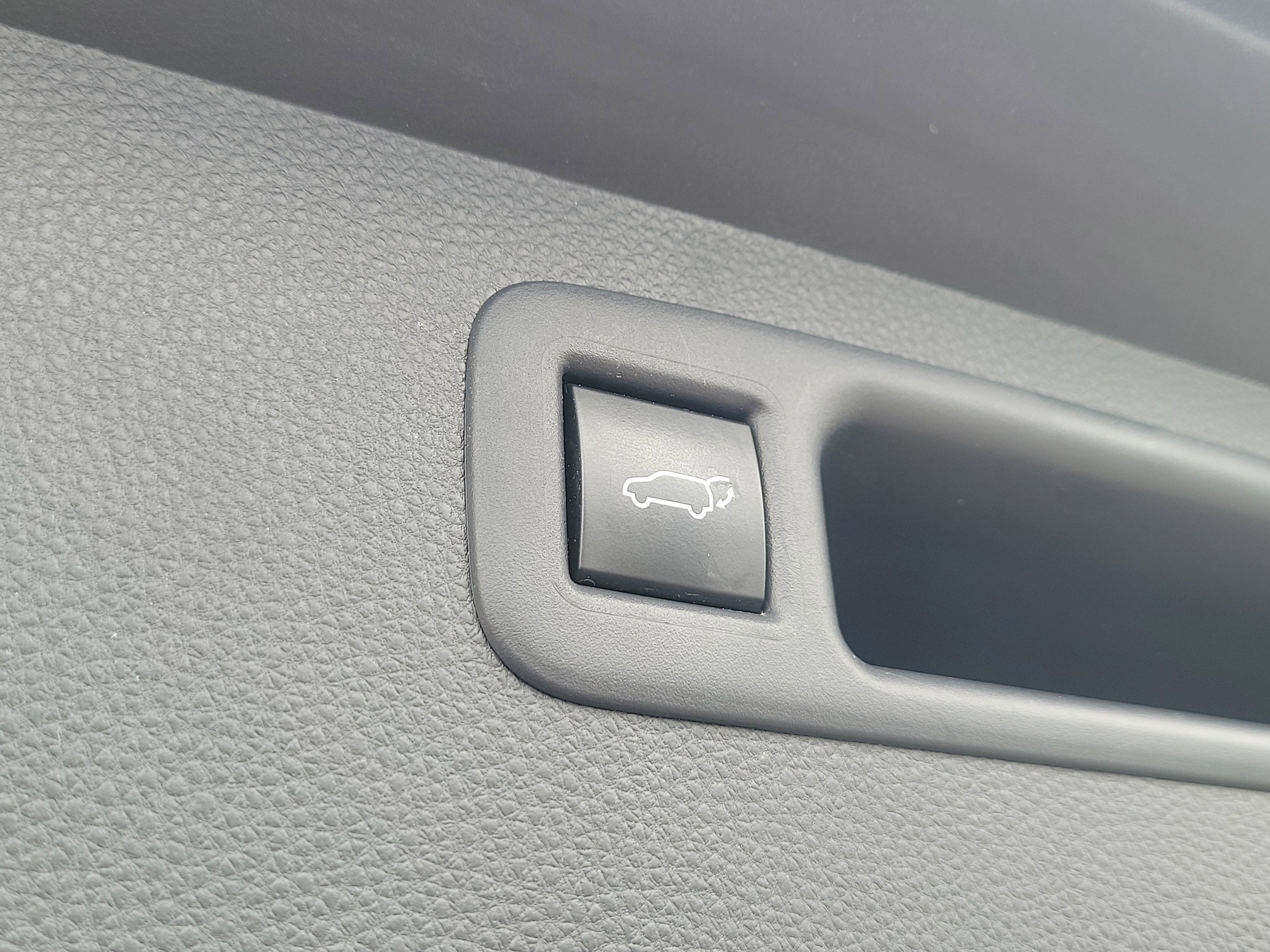 Used 2021 Toyota Highlander XLE image 8