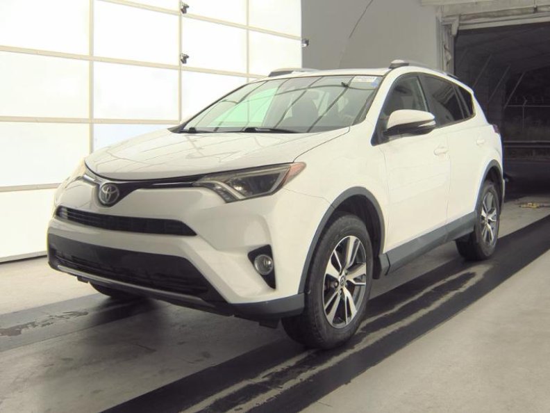 Used 2018 Toyota RAV4 XLE image 1