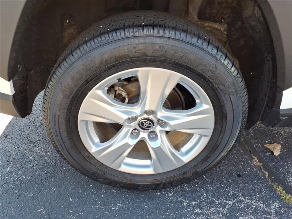 Used 2021 Toyota RAV4 XLE w/ Convenience Package image 29