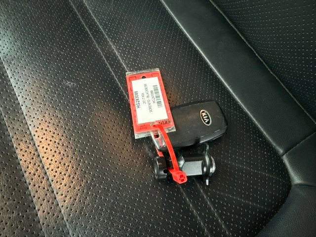 Used 2017 Kia Sorento EX FWD image 29