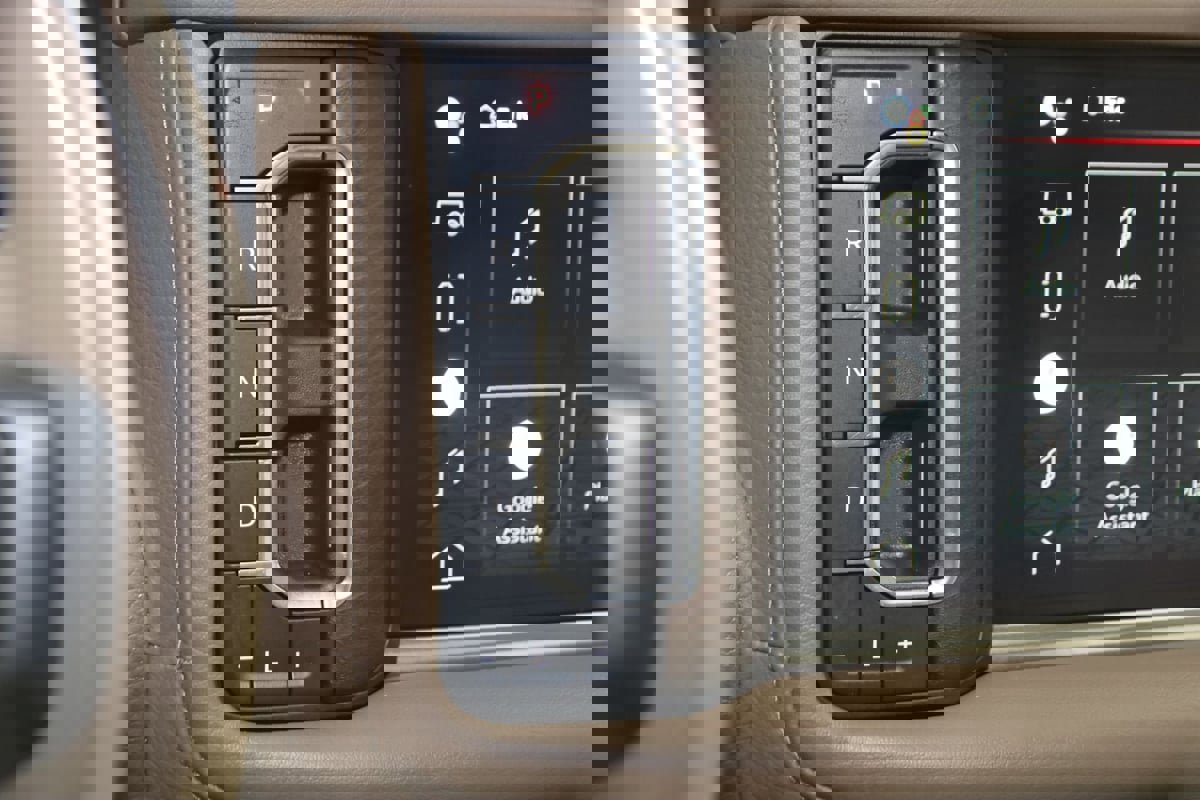 Used 2022 GMC Yukon Denali w/ Denali Premium Package image 7