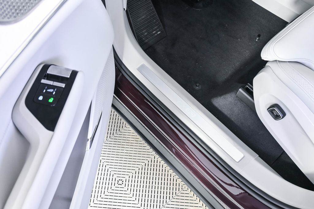 Certified 2025 Volvo EX90 Ultra AWD/4WD image 10