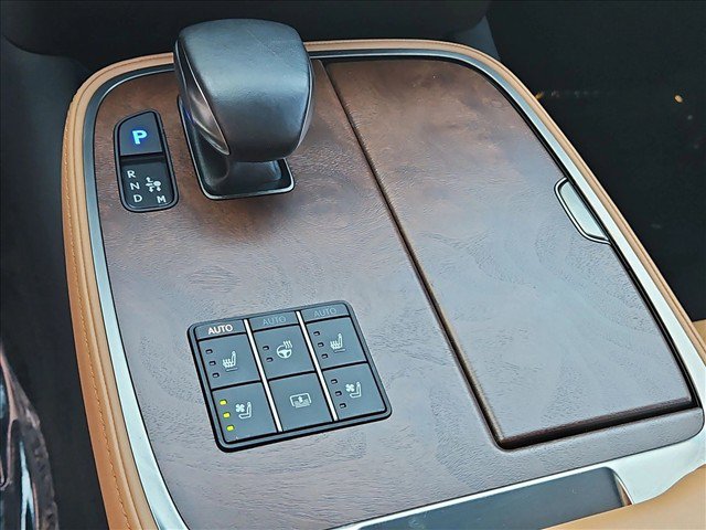 Used 2023 Lexus LS 500 w/ Accessory Package (Z1) RWD image 16
