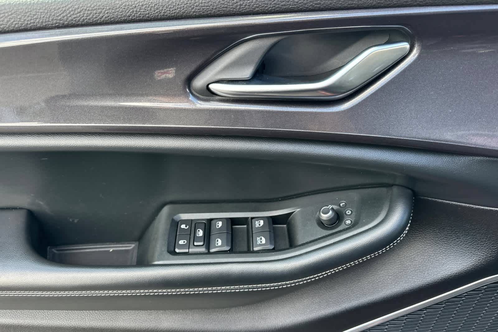 Used 2021 Jeep Grand Cherokee L Laredo RWD image 13
