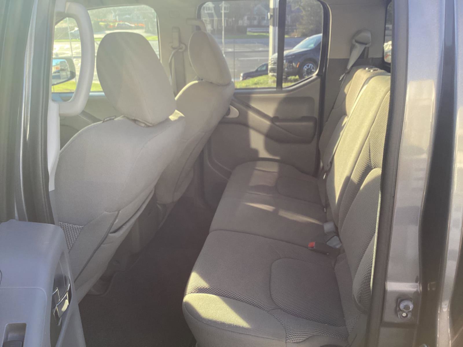 Used 2021 Nissan Frontier SV w/ Midnight Edition Floor Mats image 13