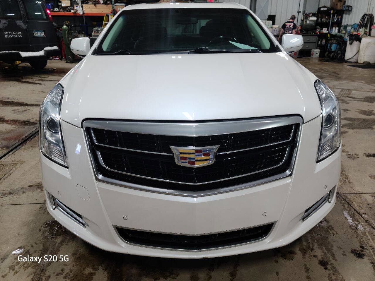 Used 2017 Cadillac XTS Luxury image 3