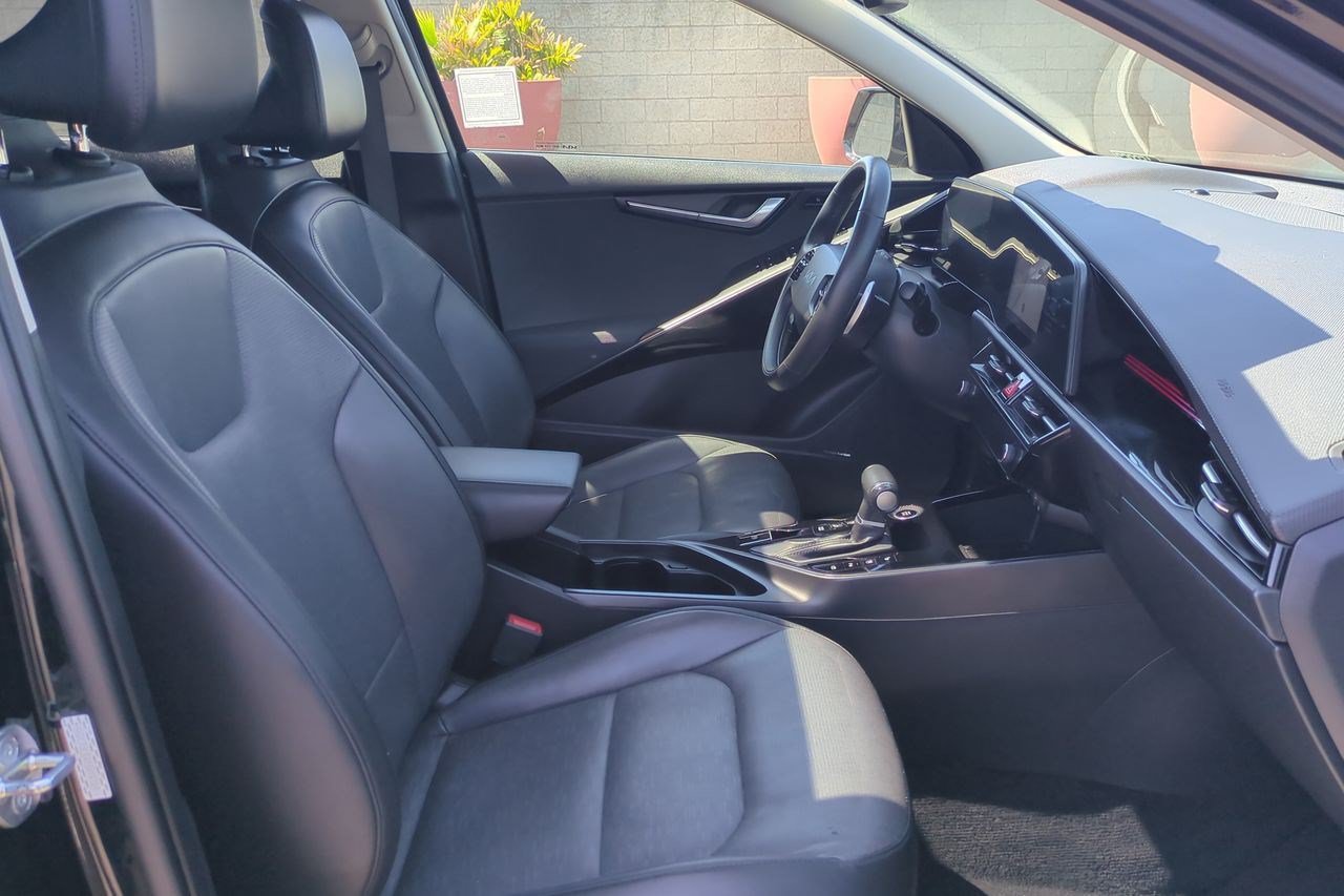 Certified 2023 Kia Niro SX Touring FWD image 26