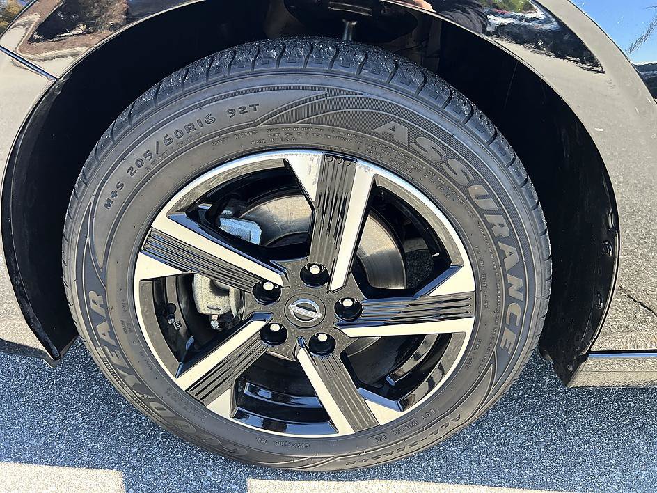 Certified 2025 Nissan Sentra SV FWD image 9
