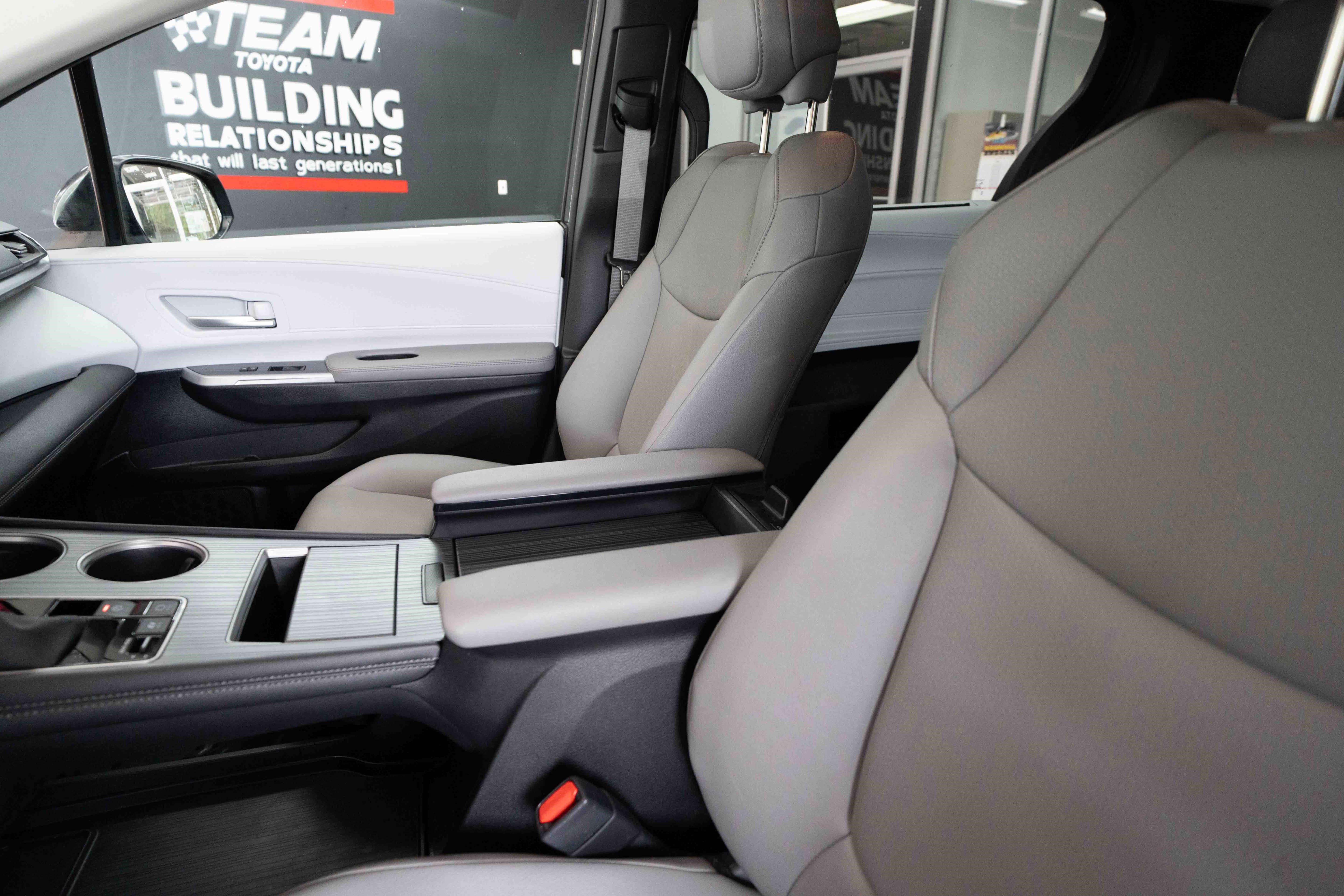 Used 2025 Toyota Sienna XLE w/ XLE Plus Package AWD/4WD image 10