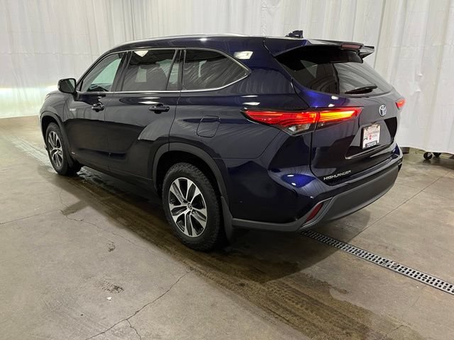 Used 2021 Toyota Highlander XLE AWD/4WD image 5