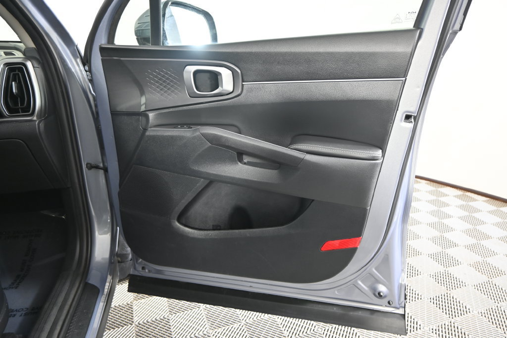 Used 2025 Kia Sorento S FWD image 12
